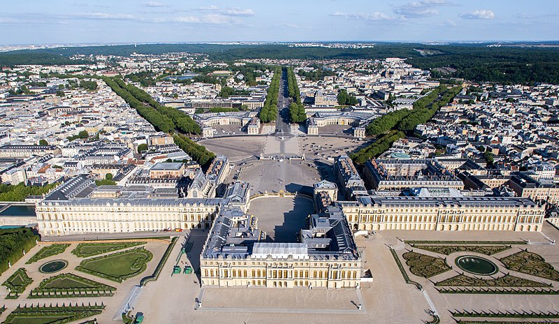 Garde-meuble Versailles : prix des box et alternatives